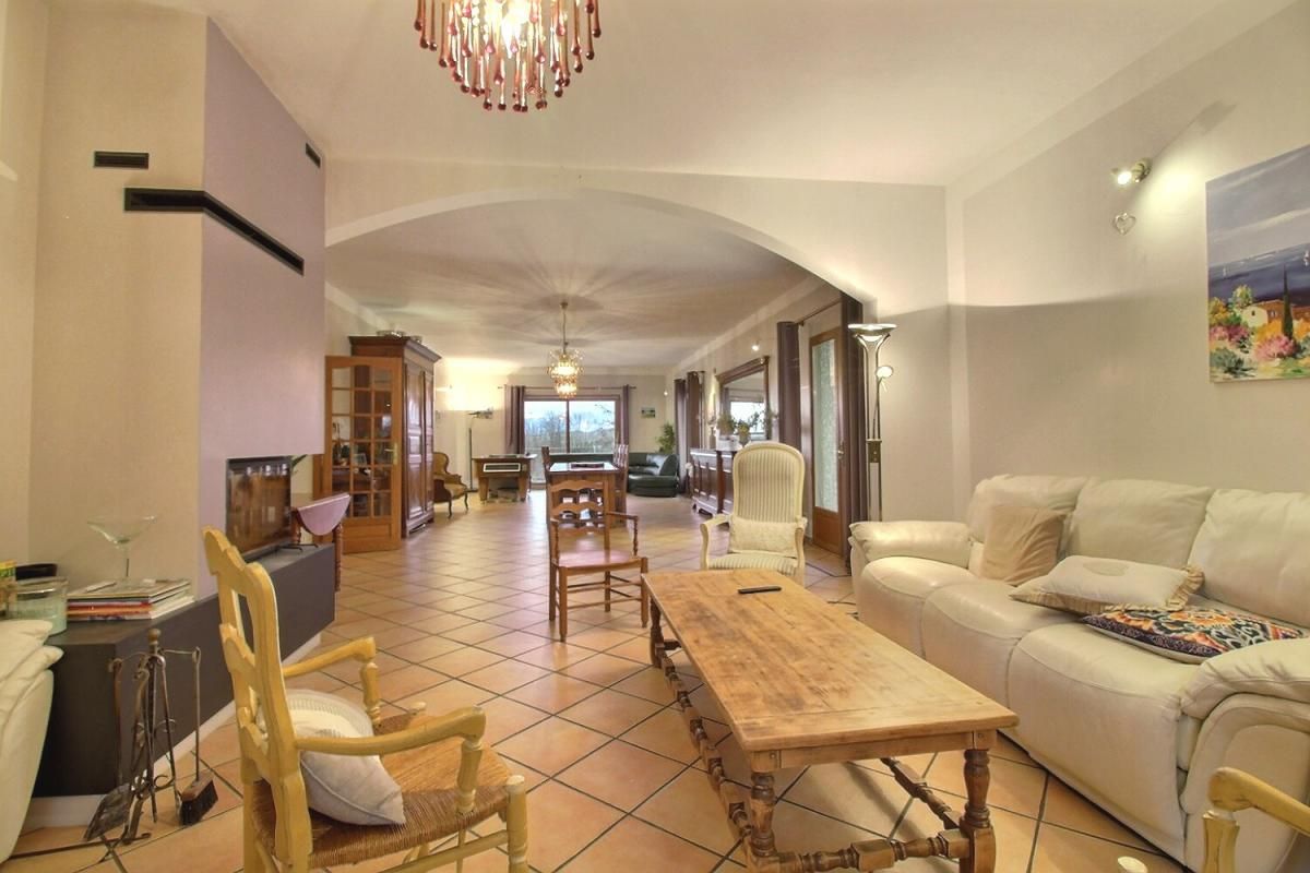 LYON Maison Chelieu 10 pièce(s) 295 m2 4