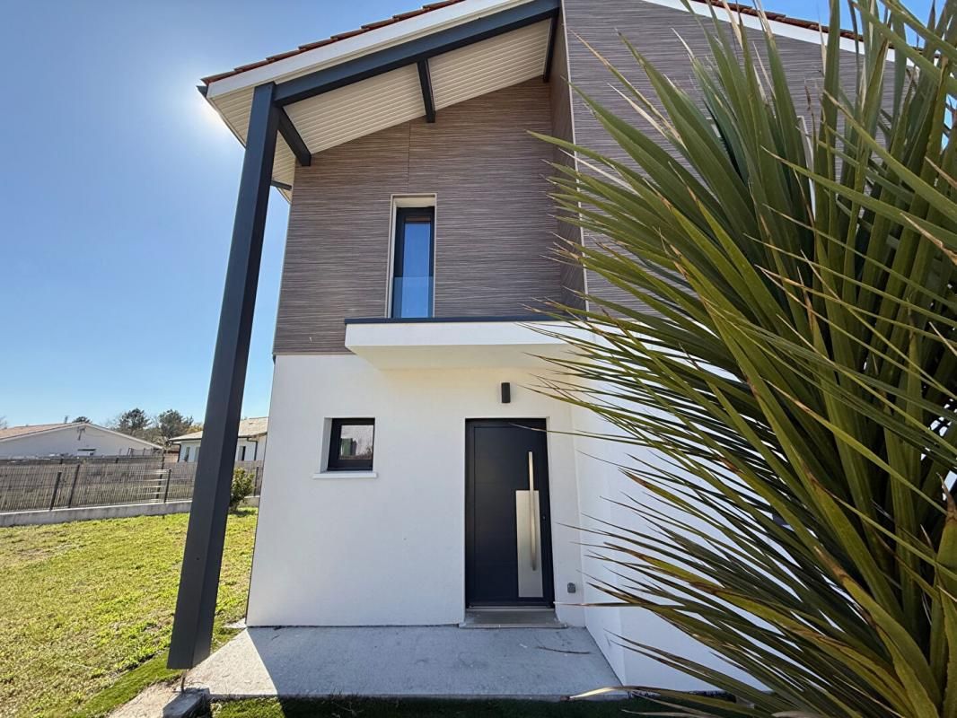 LE BARP Frais notaire réduits : Maison contemporaine Le Barp 5 pièces100 m2 3