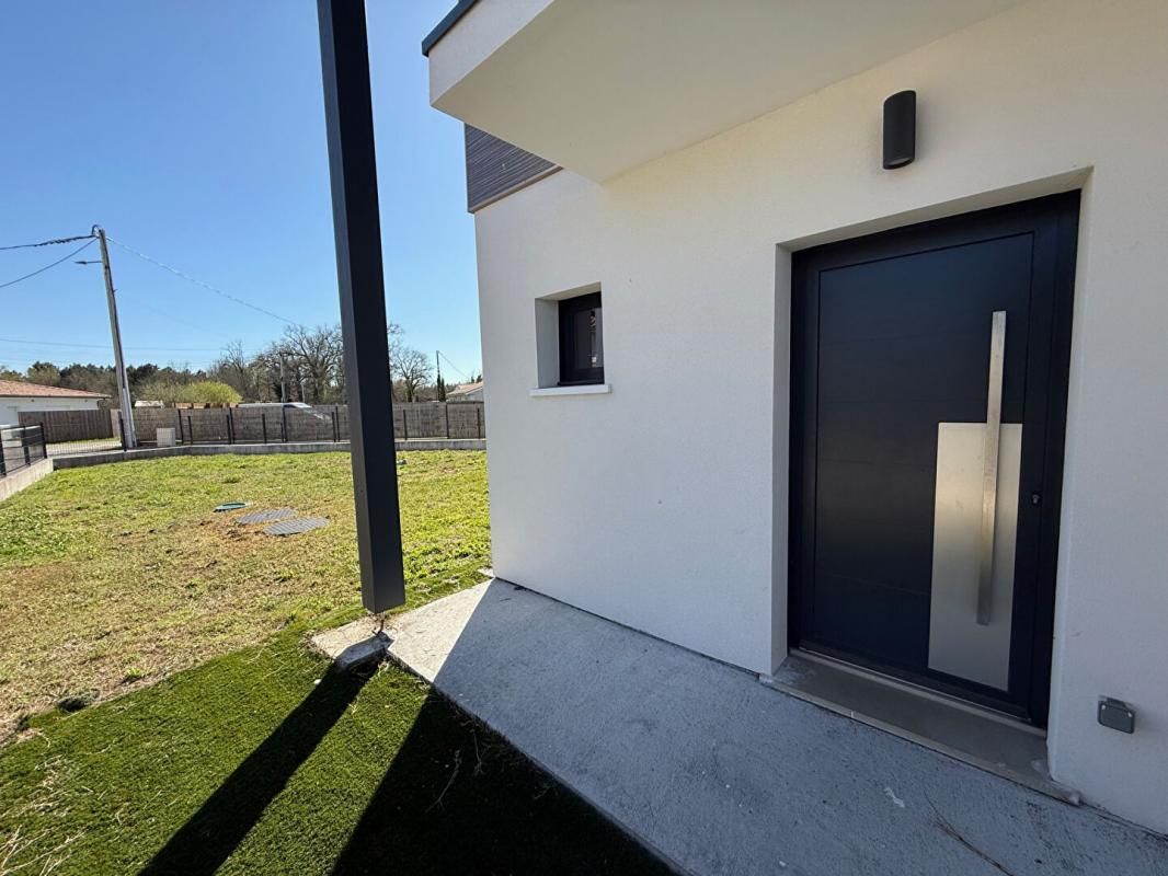 LE BARP Frais notaire réduits : Maison contemporaine Le Barp 5 pièces100 m2 4