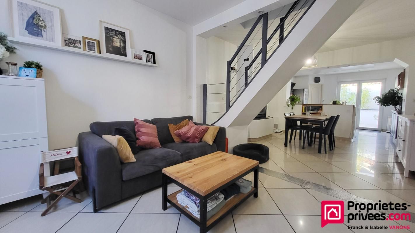 PERENCHIES Maison de ville en très bon état - 3 chambres - cours - 81m² 1