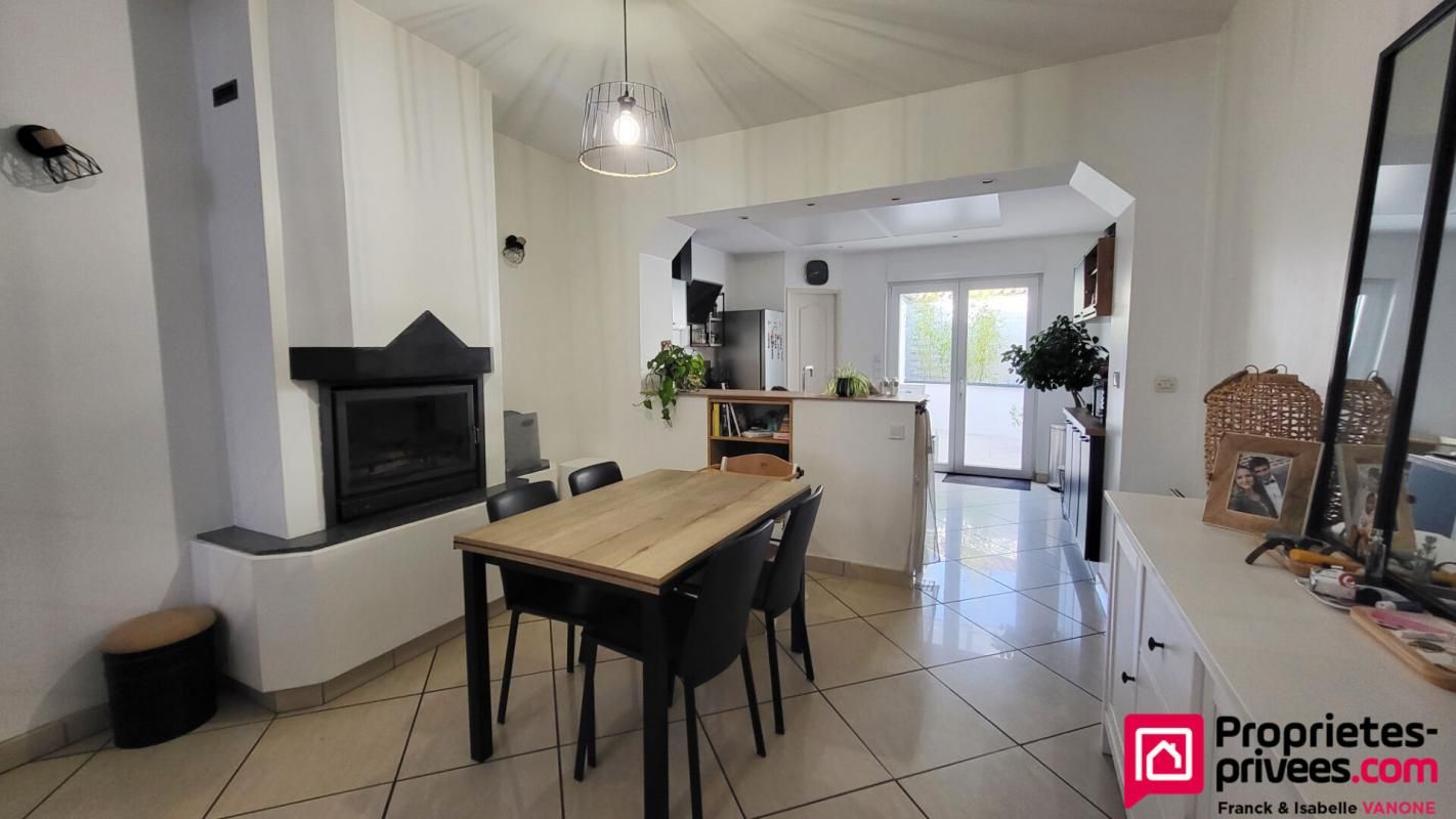 PERENCHIES Maison de ville en très bon état - 3 chambres - cours - 81m² 2