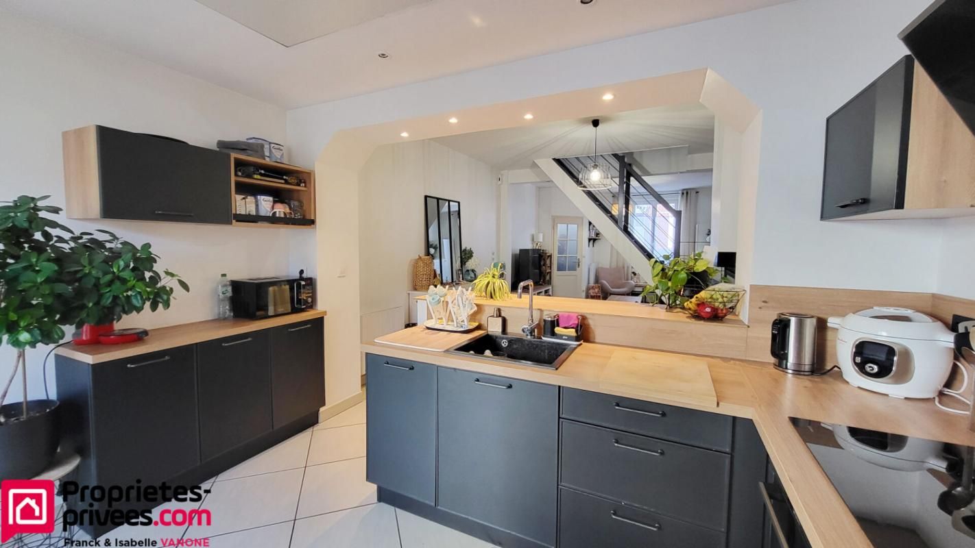 PERENCHIES Maison de ville en très bon état - 3 chambres - cours - 81m² 3