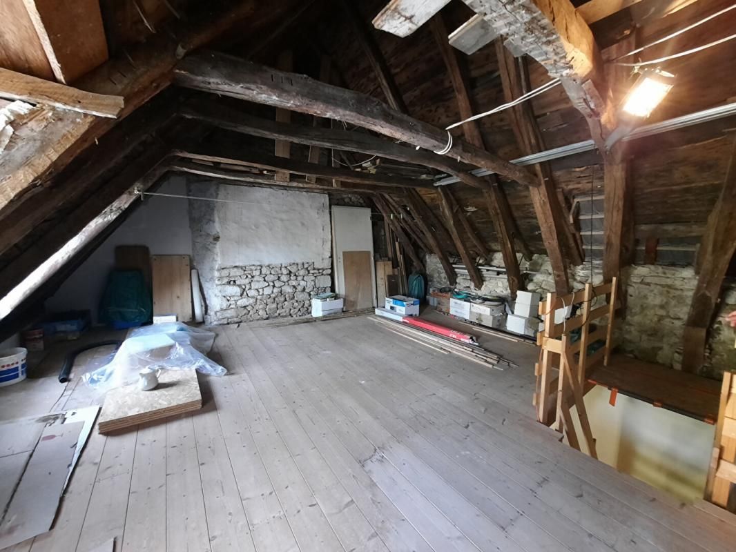 LA ROCHE-CANILLAC Maison La Roche Canillac 3 pièce(s) 102 m2 4