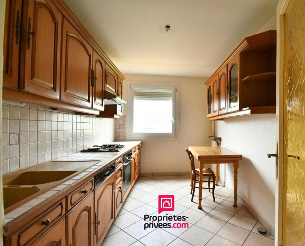 MACON Macon Le Saint Vincent - T4, lumineux avec balcon - 82 m2 4