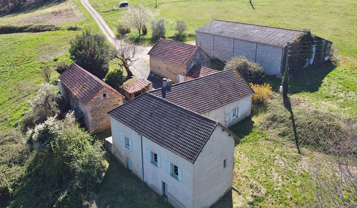 SAINT-AMAND-DE-COLY Corps de ferme Coly Saint Amand 5 pièce(s) 2