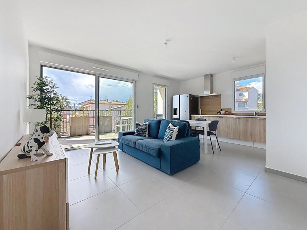 HYERES HYERES ! DANS RESIDENCE DE STANDING T3 DE 58 M2 AVEC TERRASSE 2