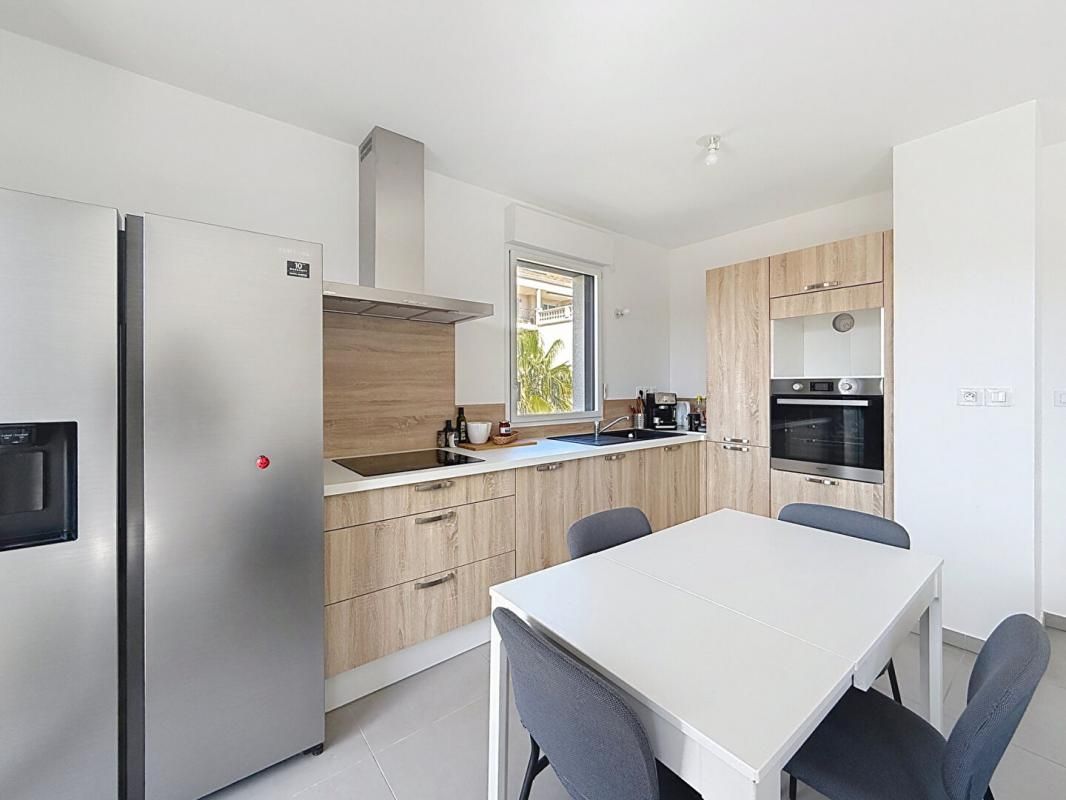 HYERES HYERES ! DANS RESIDENCE DE STANDING T3 DE 58 M2 AVEC TERRASSE 3