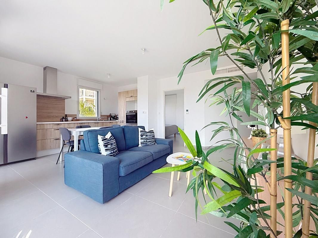 HYERES HYERES ! DANS RESIDENCE DE STANDING T3 DE 58 M2 AVEC TERRASSE 4
