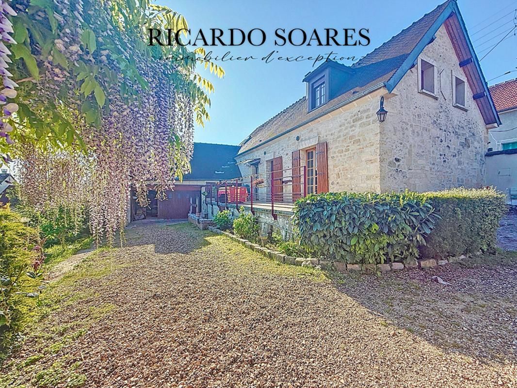 LONGÈRE RÉNOVÉE EN 2016 / 160m2 AU SOL / 3 CHAMBRES / SEJOUR 45m2 / GARAGE / TERRAIN 1015m2