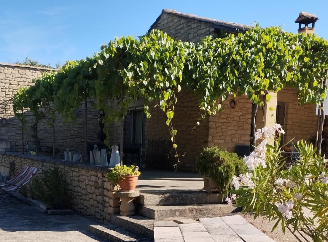UZES Maison de caractère avec piscine 4