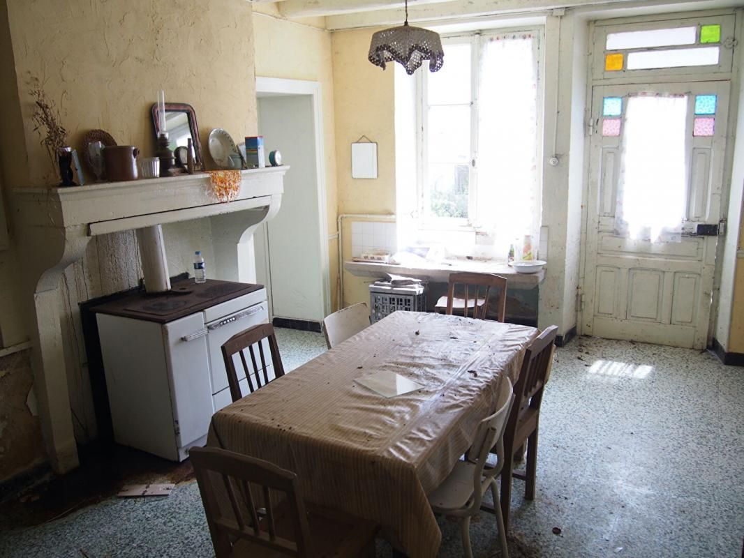 FRAIGNOT-ET-VESVROTTE maison à rénover 3