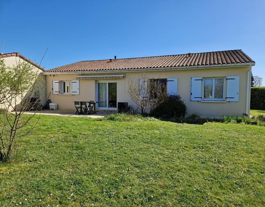 SAVIGNY-LEVESCAULT Maison Savigny Lévescault 5 pièce(s) 114 m2 2