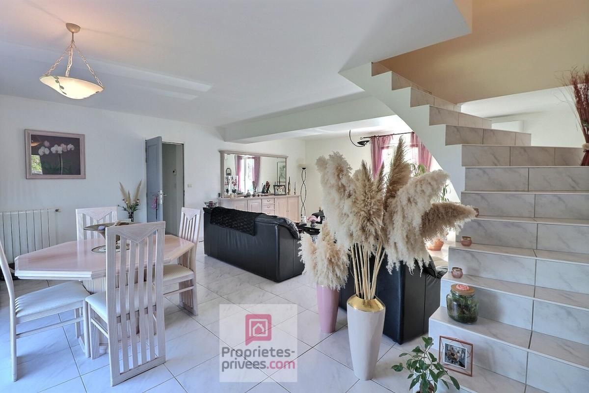 Villa sur un très grand terrain proche de la Plage 7 pièces 174 m2 avec double garage