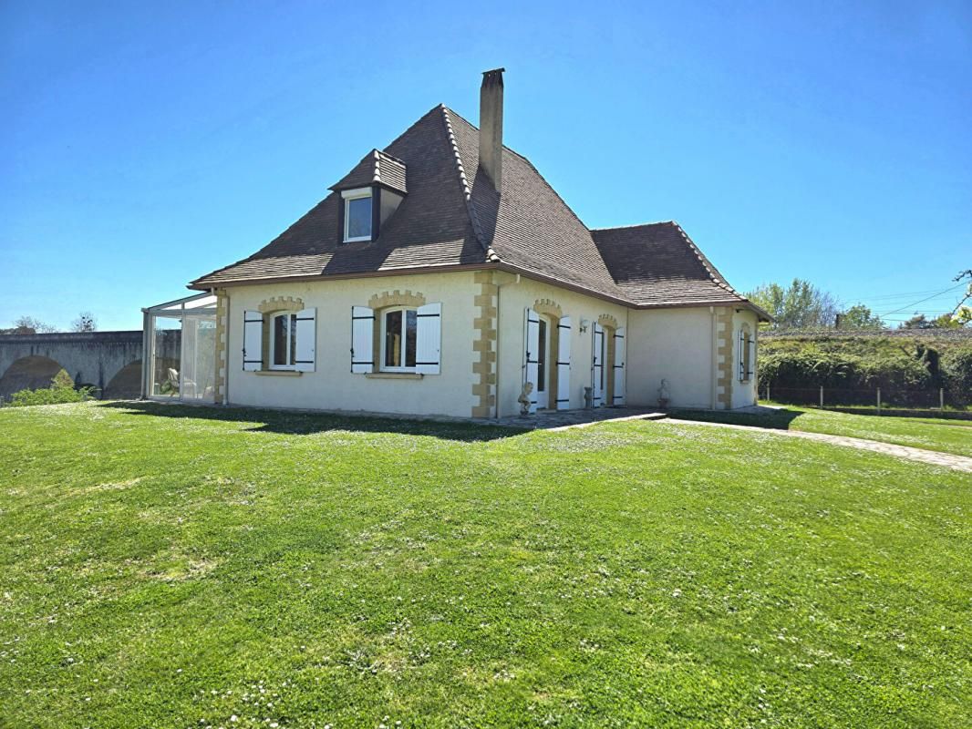 PORT-SAINTE-FOY-ET-PONCHAPT Maison Périgourdine de type 5, sur un terrain de 2340 m², piscine et car port 2