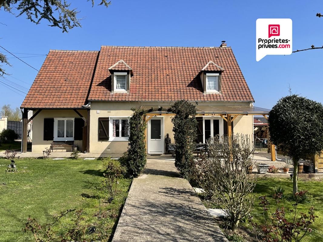 Maison 6 pièce(s) 4 chambres bureau 2 garages jardin 900m2 349000 HAI