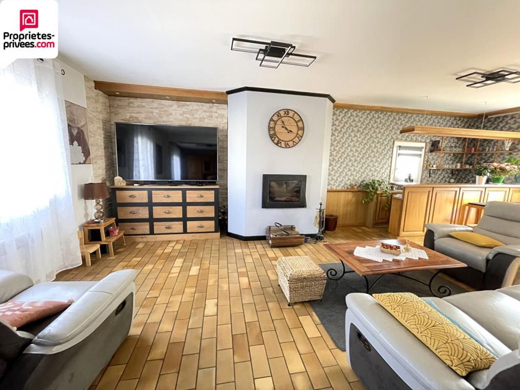 HOUDAN Maison 6 pièce(s) 4 chambres bureau 2 garages jardin 900m2 349000 HAI 4