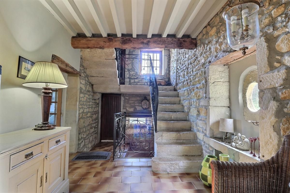 Vaste maison en pierre