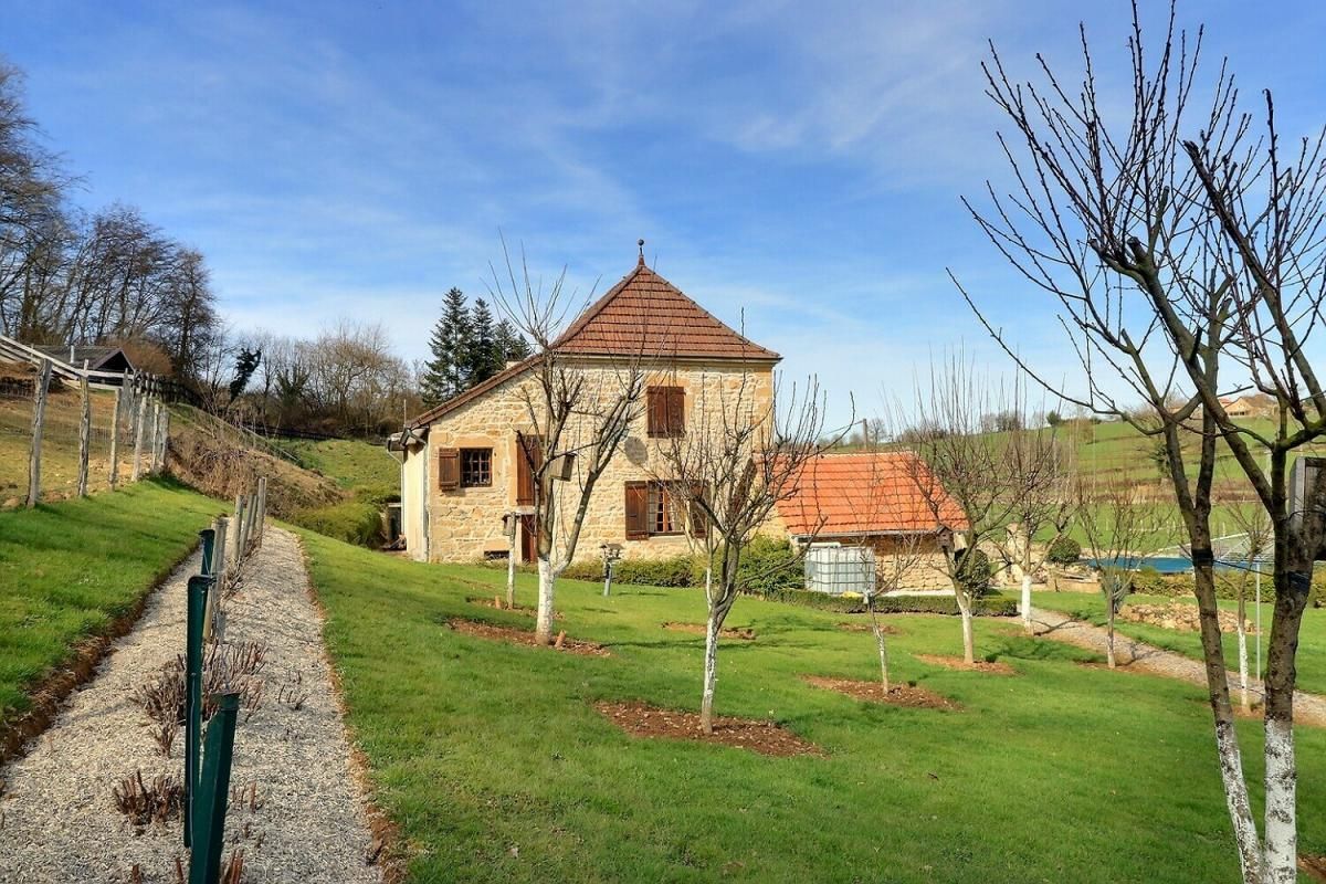 LA CLAYETTE Vaste maison en pierre 3