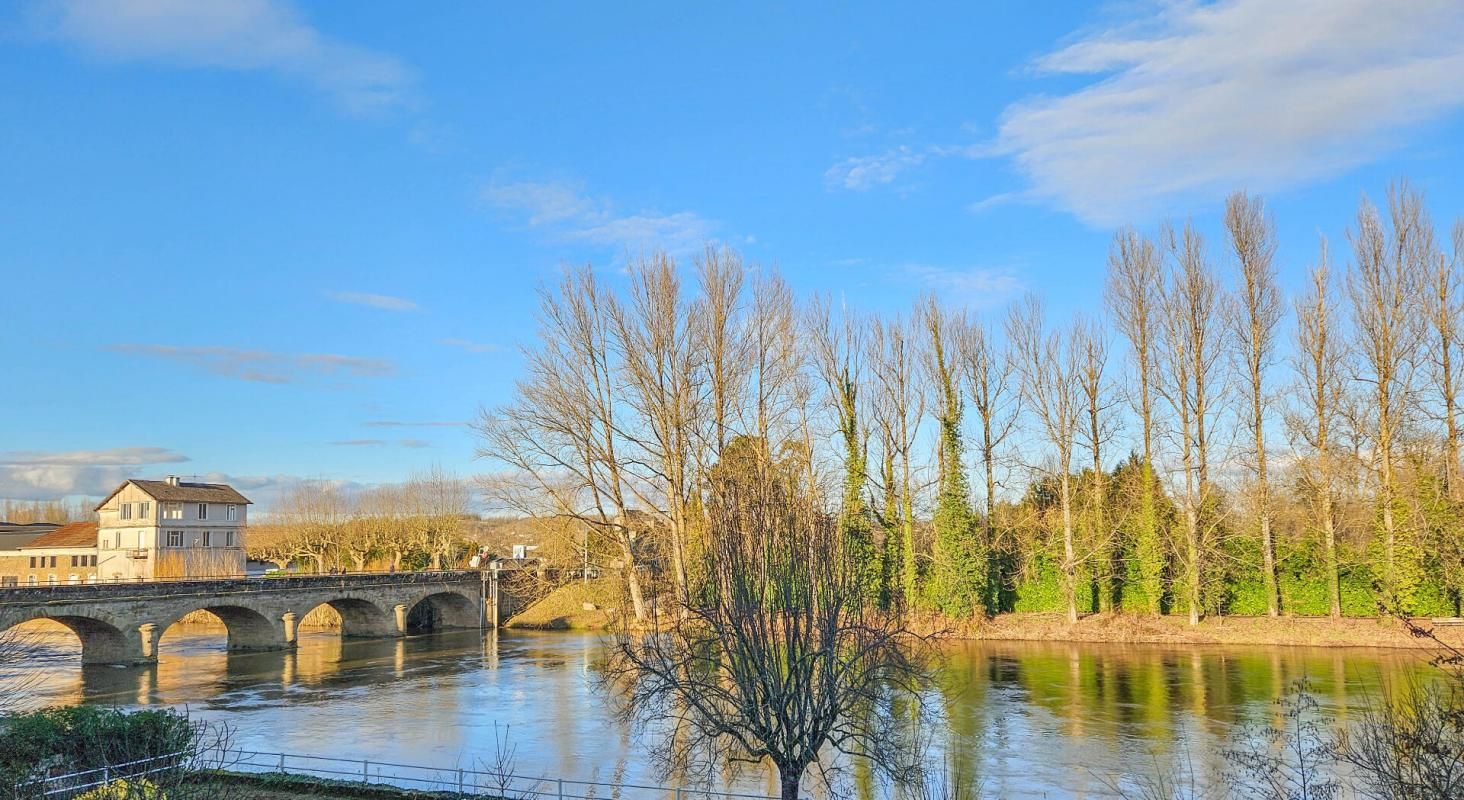 BRIVE-LA-GAILLARDE 5 min BRIVE OUEST : Apt T2 de 65 m² à vendre - DERNIER ÉTAGE - EN TRES BON ÉTAT GÉNÉRAL - EN BORD DE VEZERE 2