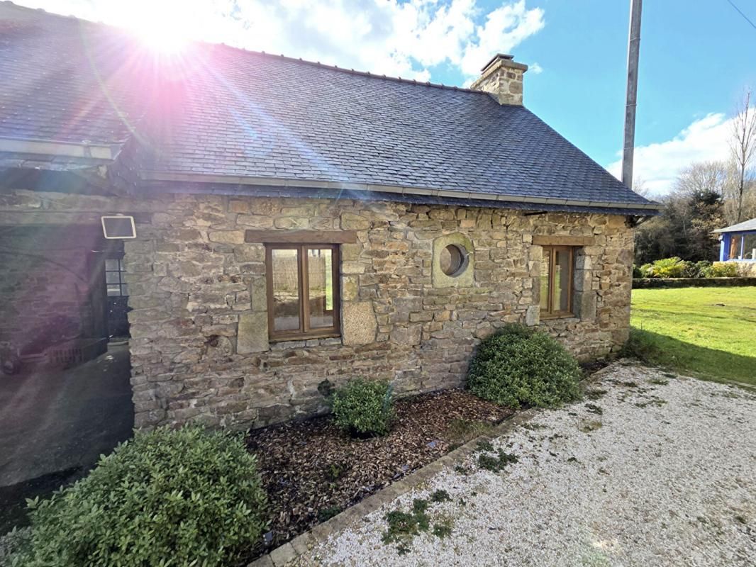 PRIZIAC Charmante Longère en pierre de 5 pièces (120 m2 habitable) avec un bel étang dans le Morbihan - 56620 PRIZIAC proche du Faouët et de Plouay 2