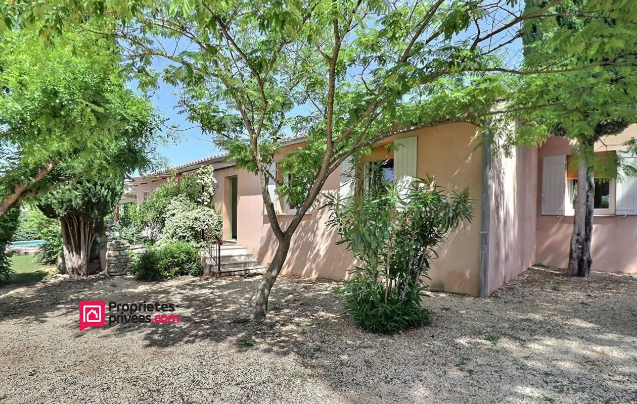 Proche Uzès, villa avec piscine