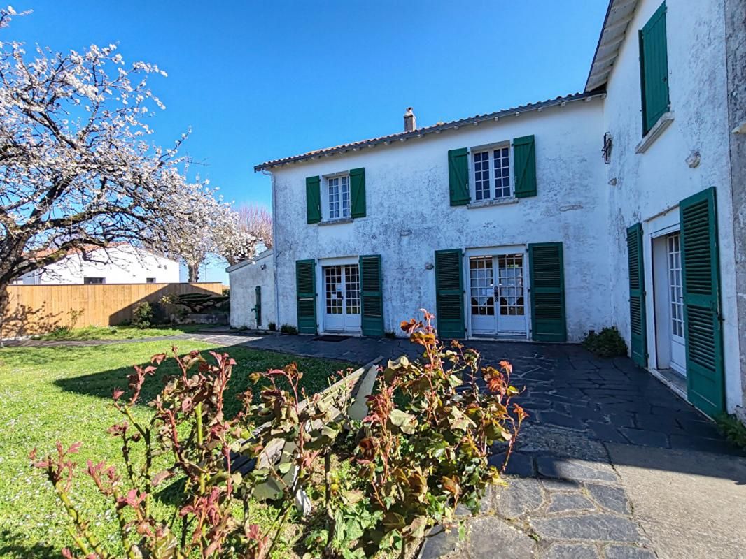 Maison en pierre à rénover, 226m2, 7 pièces, 461m2