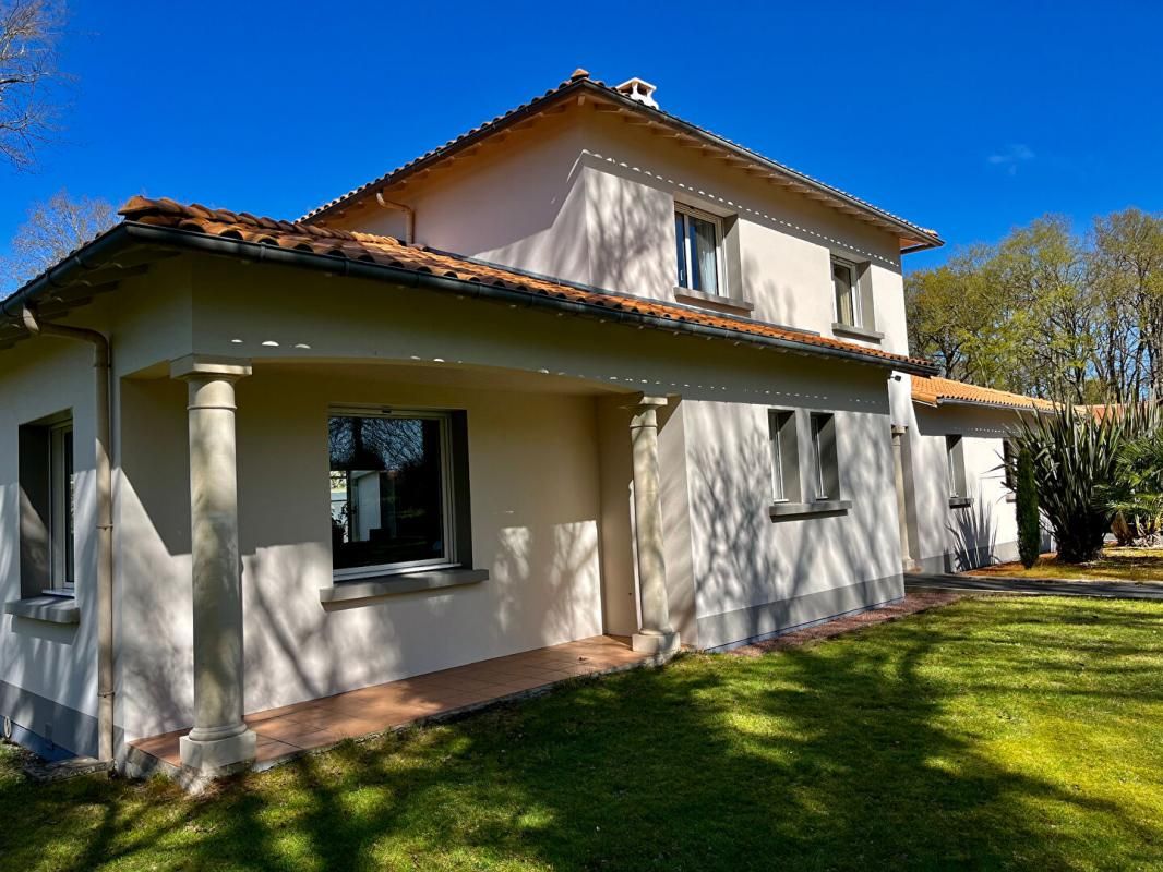 Maison Basse Goulaine 7 pièce(s) 1956m2