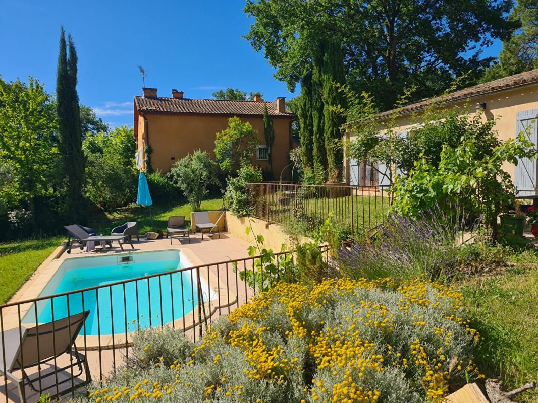 Maison principale et sa maison d'amis, chacune avec piscine