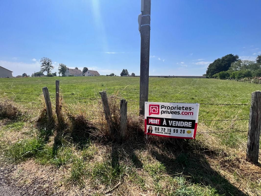 70130 - FRETIGNEY ET VELLOREILLE - Terrain 11010 m² - Prix : 185000 honoraires charge vendeur
