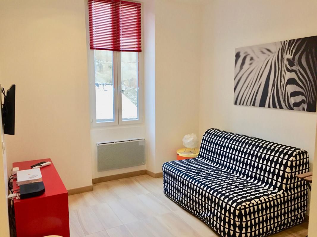 STUDIO MEUBLÉ DE 19 M2 À Marseille 1er , proche des facultés, des transports et à 5 mn de la gare