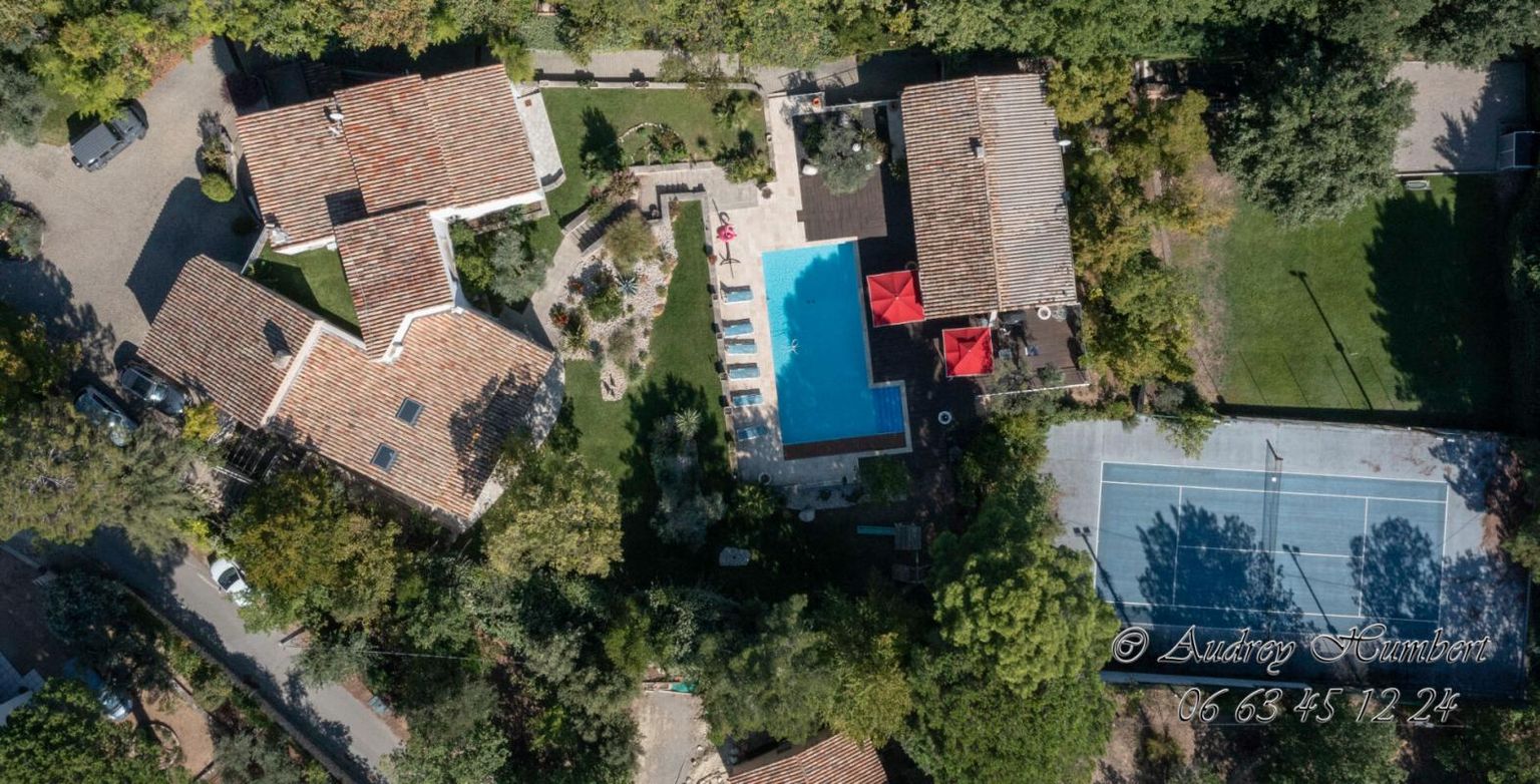 EXCLUSIVITE En Provence, PROPRIETE d'EXCEPTION, 350 m² sur splendide terrain de 4400 m² avec piscine