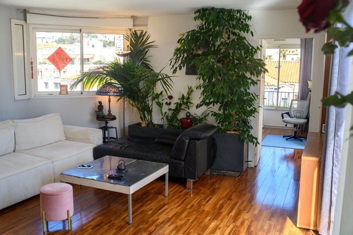 HYERES À vendre : Appartement lumineux de 80 m² en plein coeur de Hyères 3