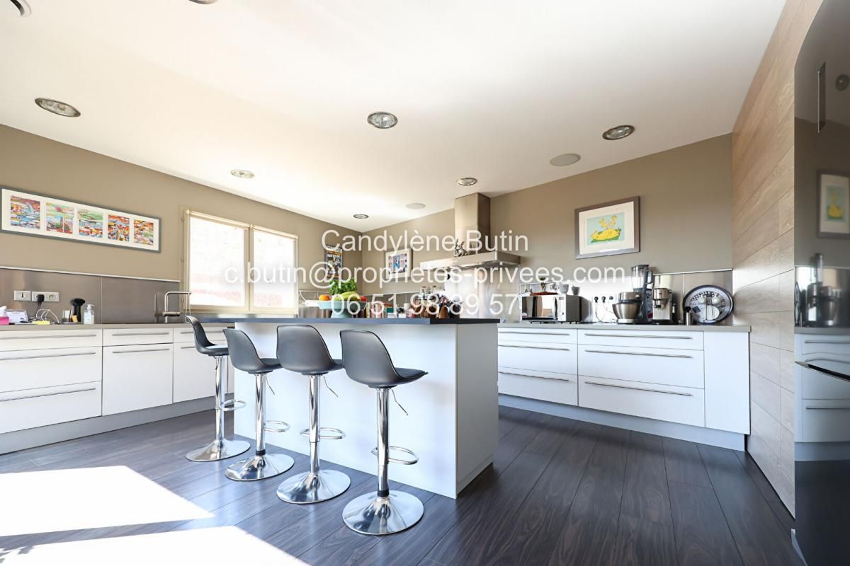 THEZAN-LES-BEZIERS magnifique maison atypique 255m² avec extérieur et garage 50m² 2