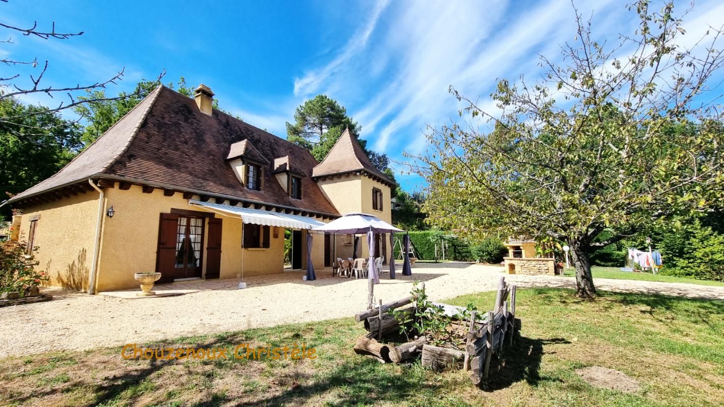 24200 Sarlat La Caneda Belle Périgourdine,dépendances et piscine sur 5000m²