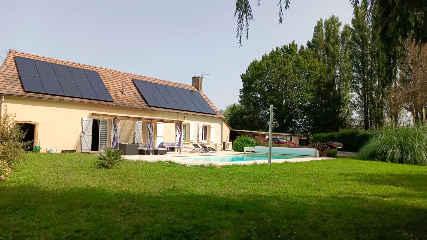 LE MANS Longère de plain - pied rénovée 7 pièces de 114 m2 avec sa piscine et son superbe terrain extérieur à 10 mn de Le Mans secteur Sud Sarthe 2