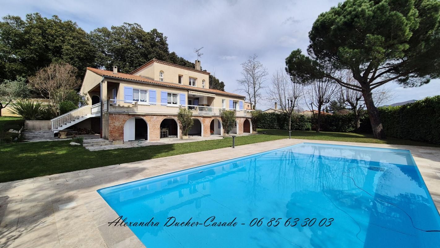 PEYRUIS Maison familiale avec piscine 2