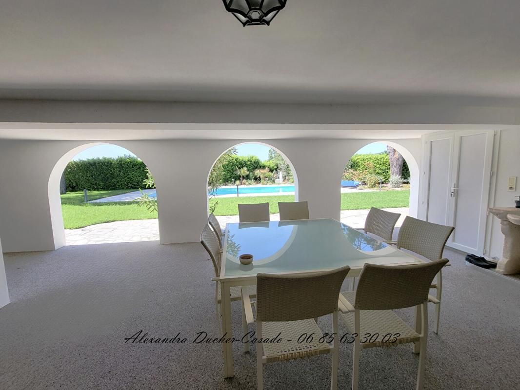 PEYRUIS Maison familiale avec piscine 3