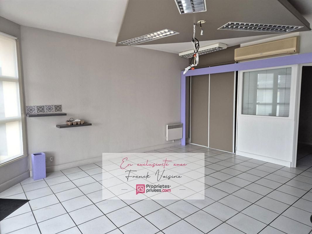 SAINT-MICHEL-MONT-MERCURE A VENDRE en EXCLUSIVITE à Saint Michel Mont Mercure - Sèvremont , Local commercial de 60 m2 env - Libre de locataire 3