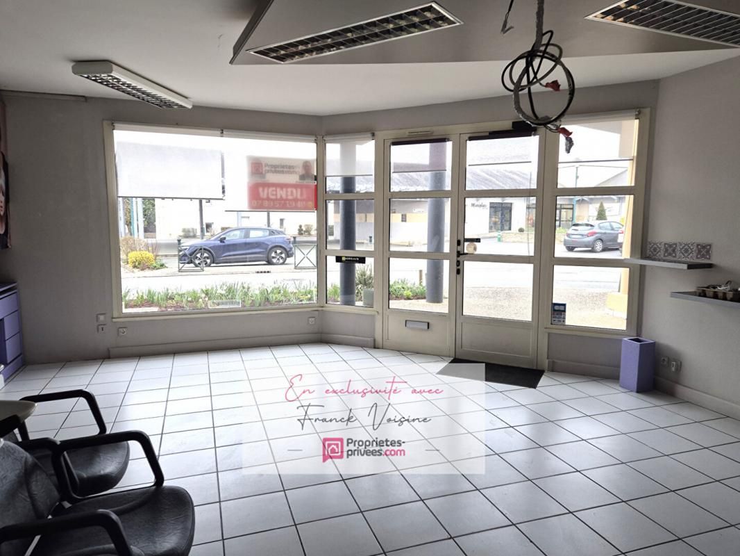 SAINT-MICHEL-MONT-MERCURE A VENDRE en EXCLUSIVITE à Saint Michel Mont Mercure - Sèvremont , Local commercial de 60 m2 env - Libre de locataire 4
