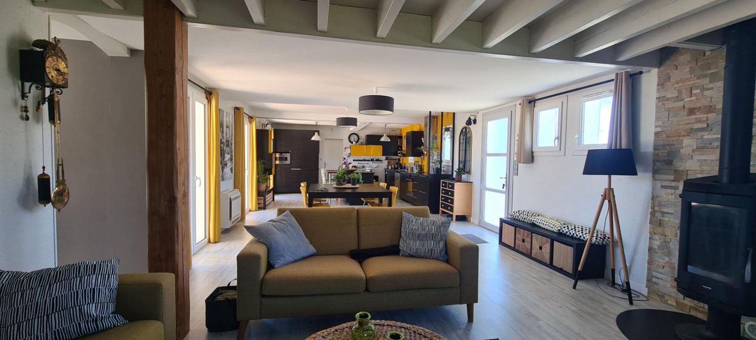 GORGES Maison Gorges 7 pièces 156.56 M² (175.41 M² utile). 4 Chs . 2 bureaux . T 1200 M² . Garage . Abri 3