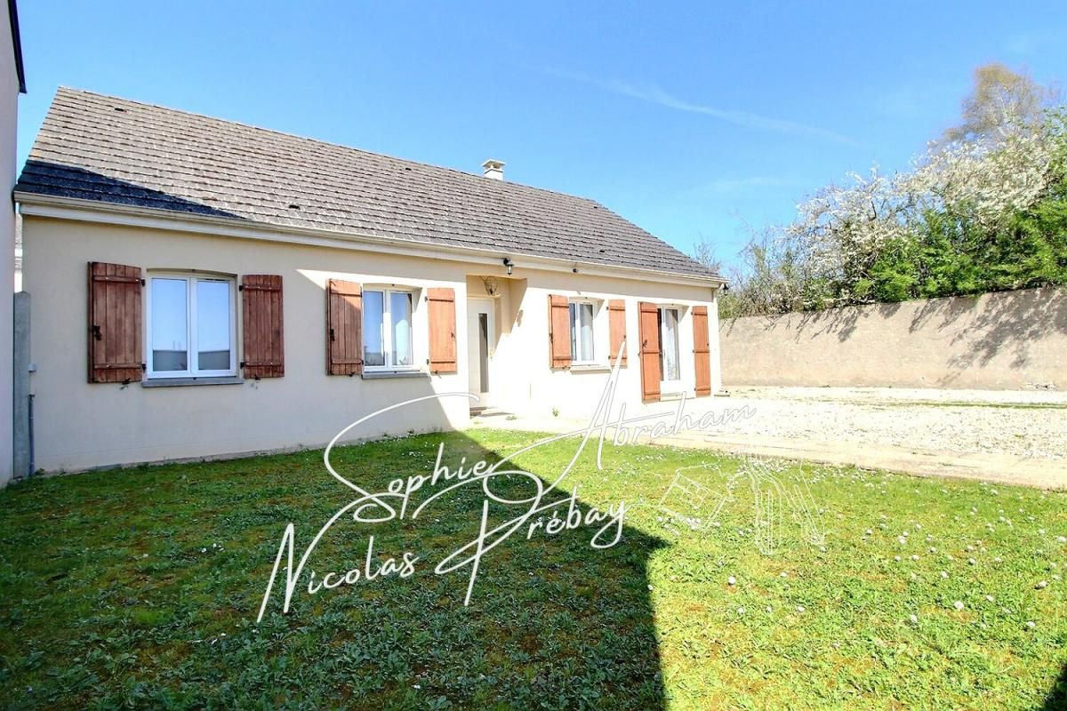 Maison individuelle de plain-pied avec jardin