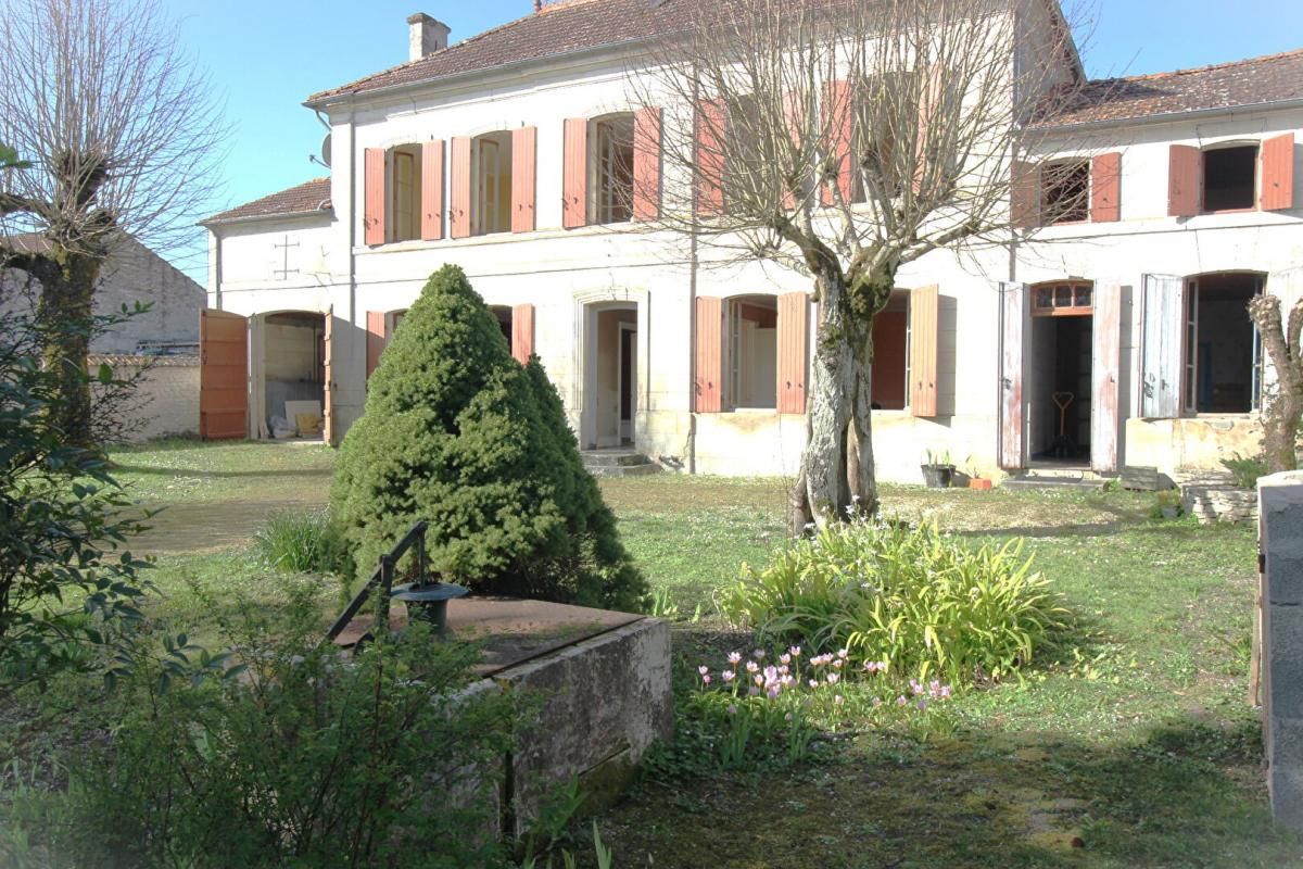 JARNAC-CHAMPAGNE Maison charentaise - Jarnac Champagne - 11 pièces - 273 m2 2