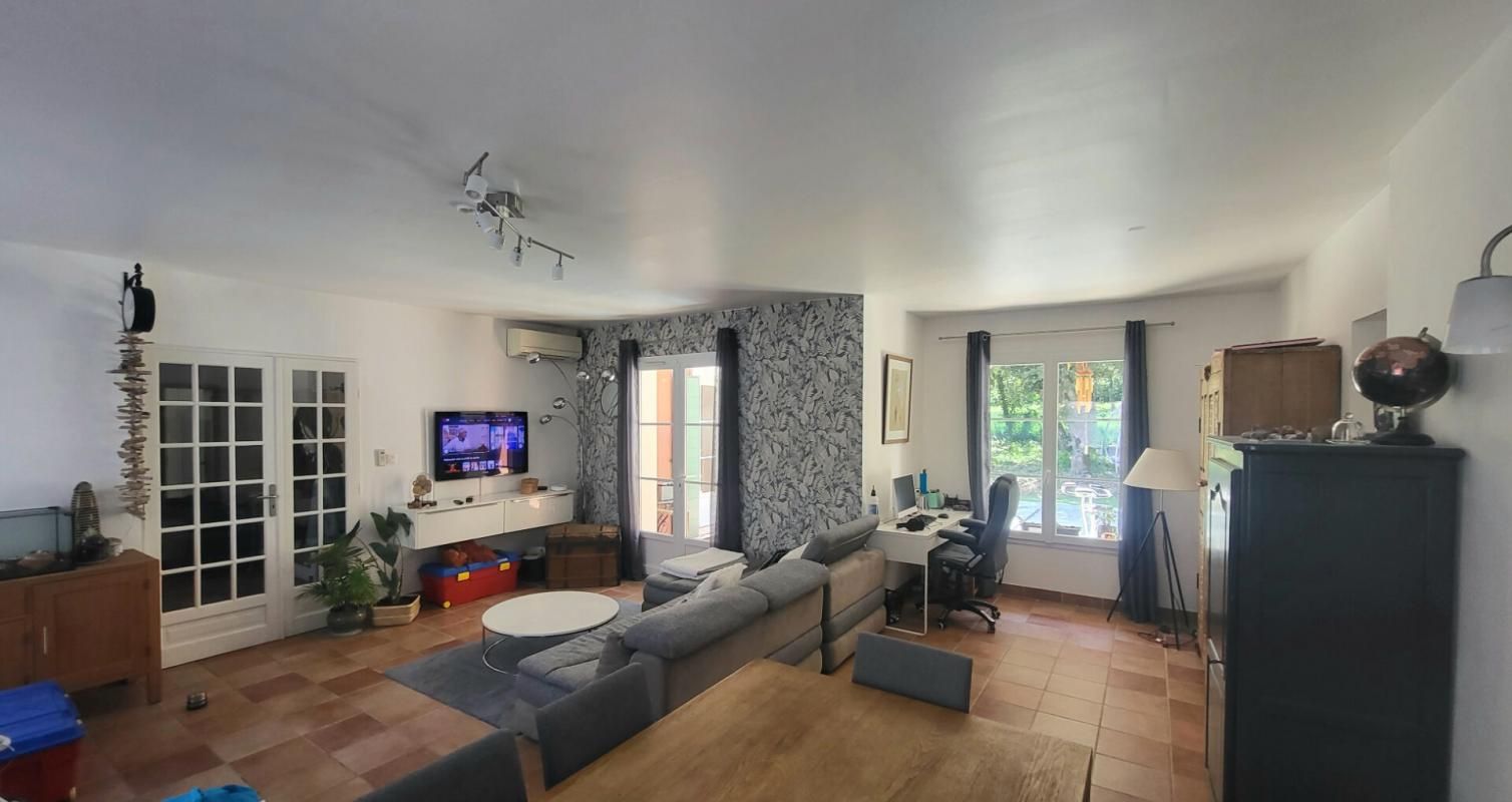 CASTRIES Castries: maison 6 pièce(s) 140 m2 grand jardin et piscine 2
