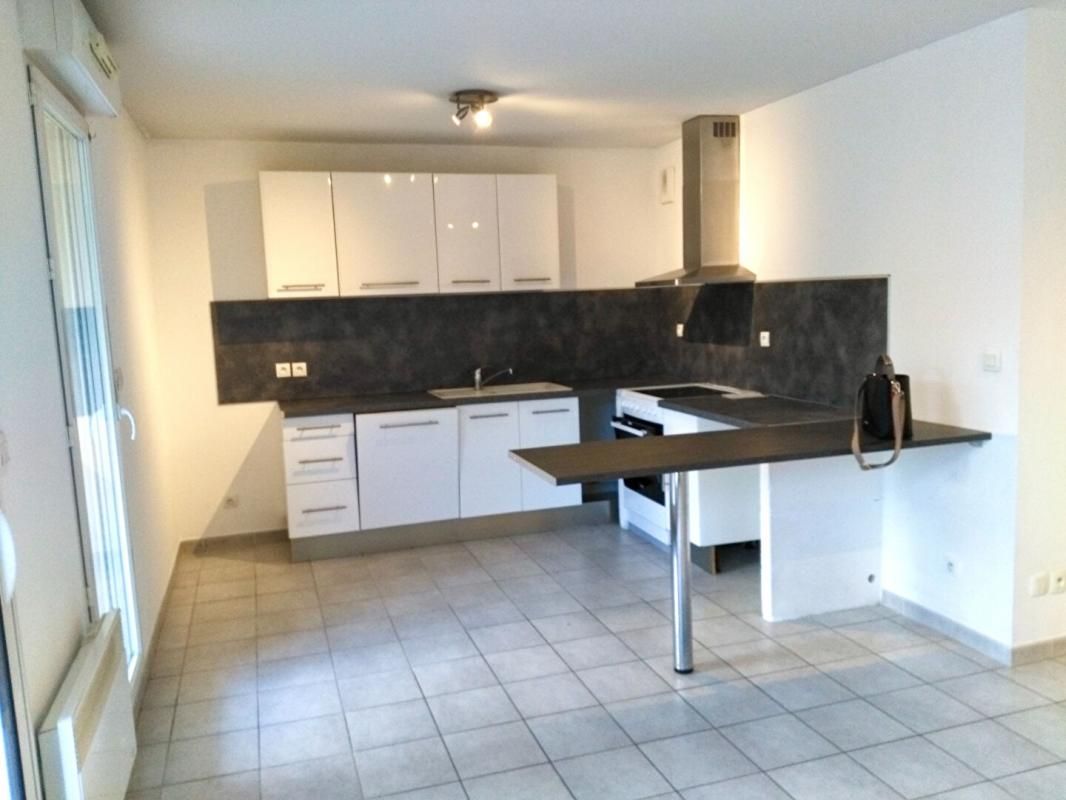 MARTIGUES Appartement T2- Jonquières- Bord de l'étang de Berre 2