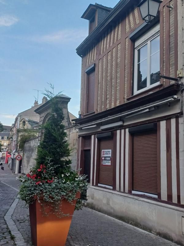 NOYON IMMEUBLE MIXTE 2