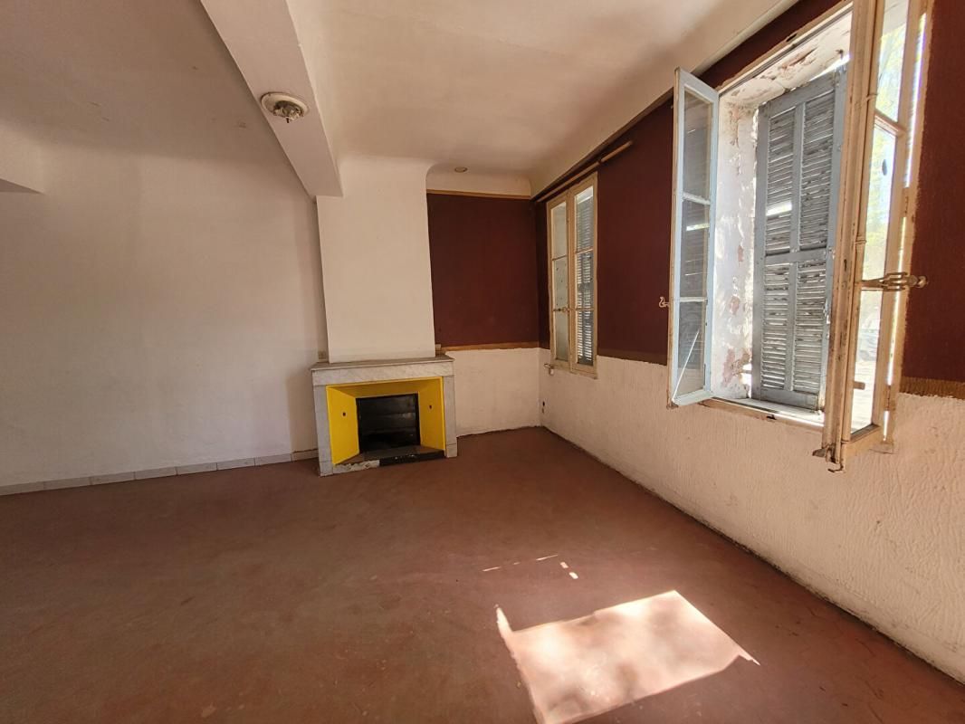 BRIGNOLES BRIGNOLES (VAR) - Bâtisse à rénover d'une superficie d'environ 120m² 3