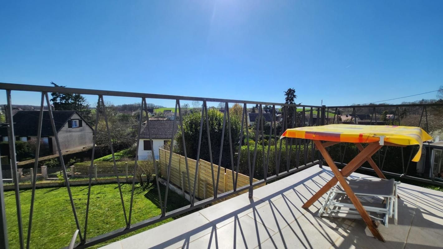 MAINTENON PROCHE MAINTENON - CHARMANTE MAISON rénovée de 61 m2, 3 pièces 2