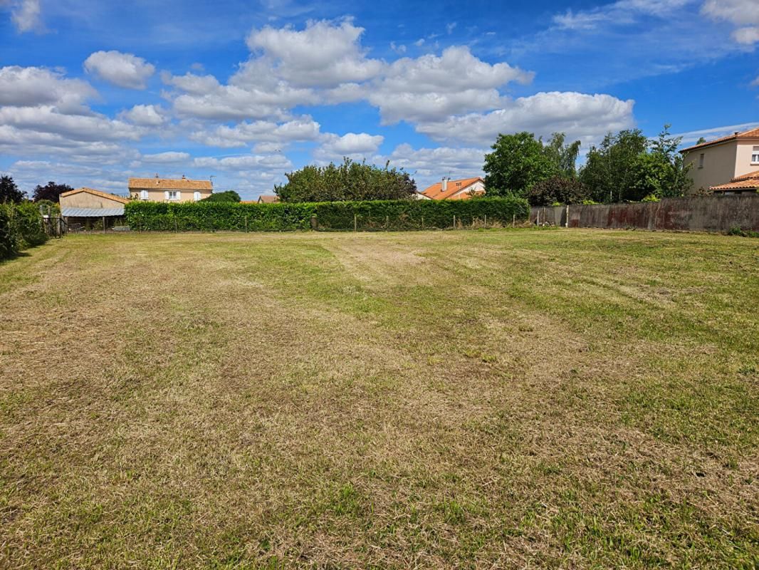 QUINCAY Terrain à bâtir 86190 QUINCAY 3