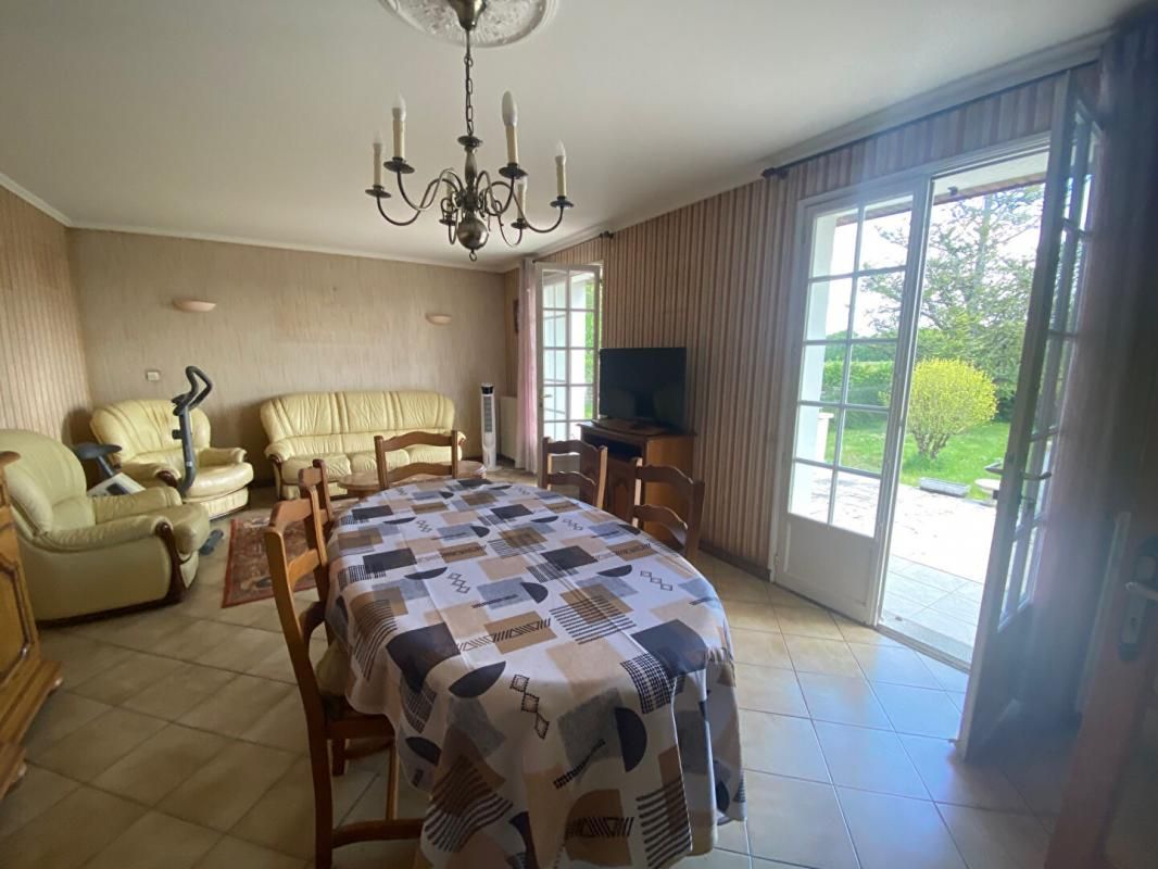 EXCLUSIVITE Maison de 5 pièces sur sous sol complet aménageable