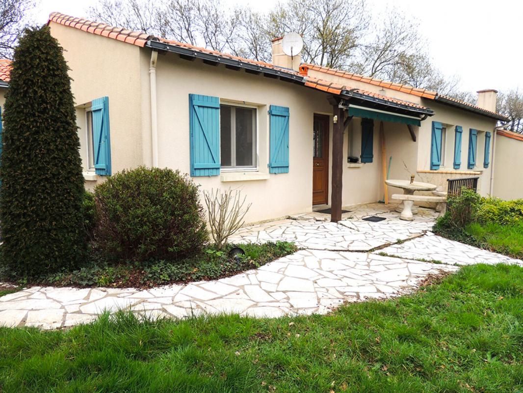 Maison La Remaudière 5 pièces, 3 chambres, bureau, sous-sol, 123 m2